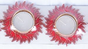 Fancy Candle Pack Of 4, With Tea Light Candles on Sun Shape Red/Gold Base